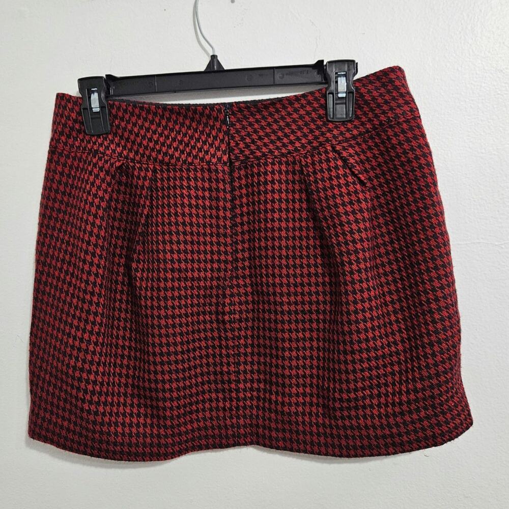 Houndstooth Tweed Red/Black Pleated Mini Skirt. Size Large (junior). - Picture 2 of 6